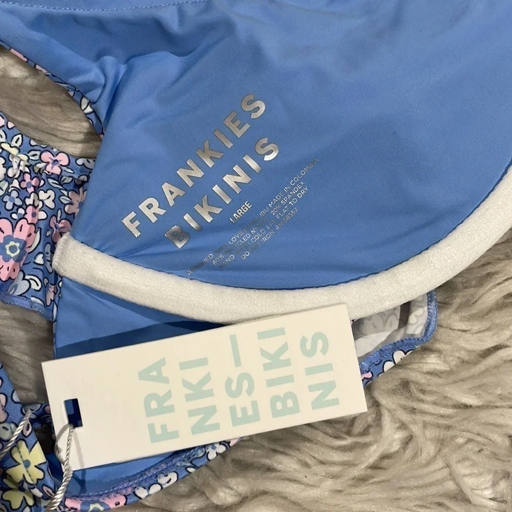 NWT Frankie’s bikinis Birdie Bikini top in springtime